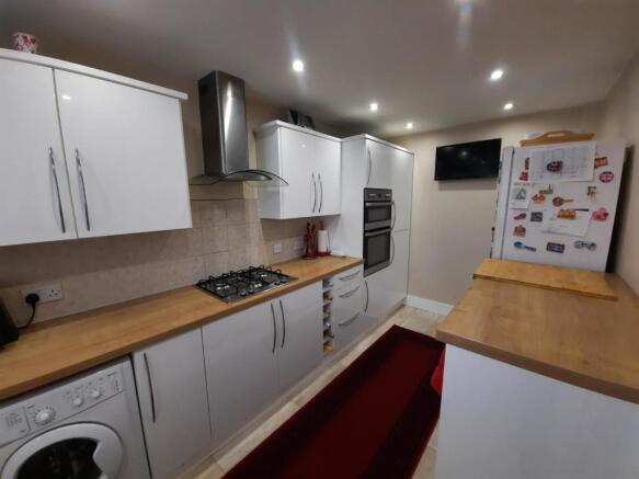 Kitchen 2.jpg