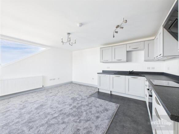 Cliff Road, Dovercourt, Harwich, Essex, CO12 photo 5