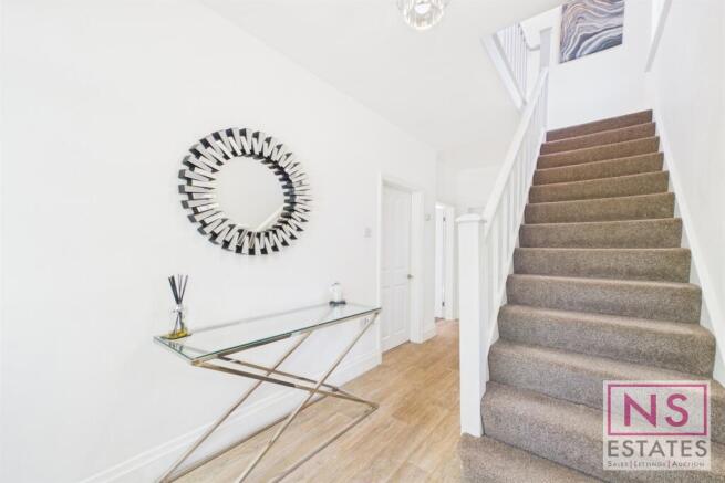 3 bed Semi-Detached for sale Image 6