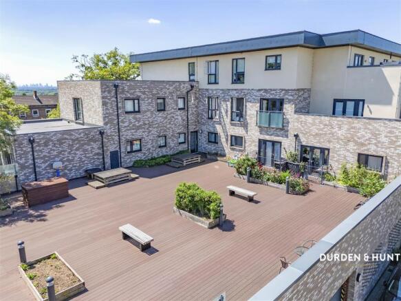 Luna Court