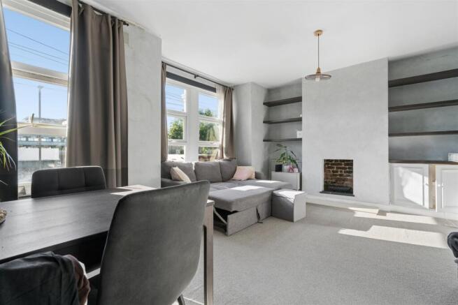82a Fountain Road SW17 reception 1.jpg