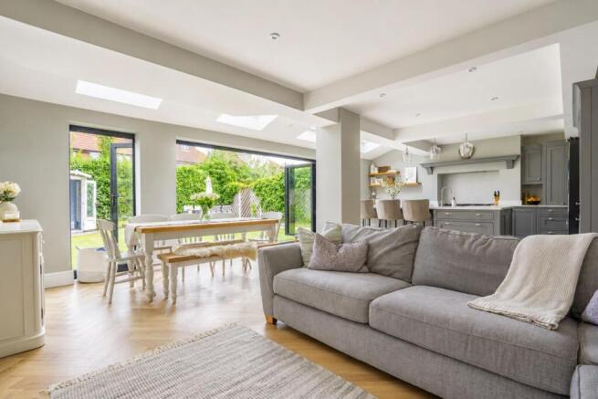 4 bed Semi-Detached for sale Image 5