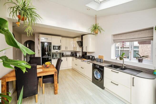 2 bed Semi-Detached for sale Image 4
