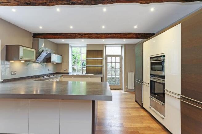 5 bed Semi-Detached for sale Image 4