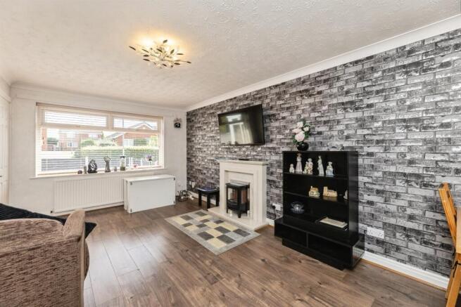 2 bed Semi-Detached Bungalow for sale Image 4