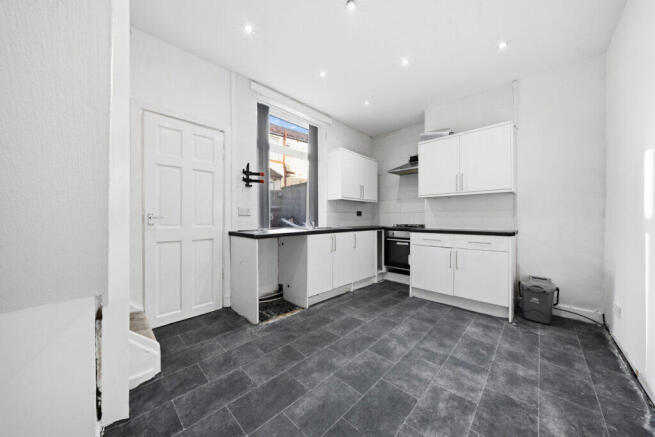 35 Woodbine Road Burnley BB12 6RE photo 4