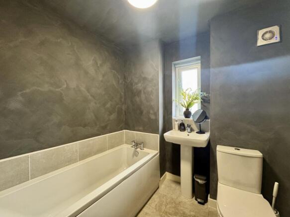 3 bed Semi-Detached to rent Image 9