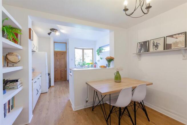 8425810-interior01.jpg