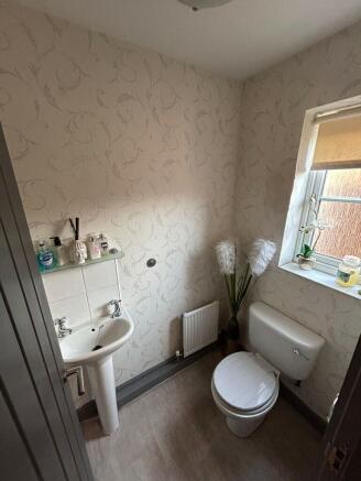 5 bed Detached for sale Image 9