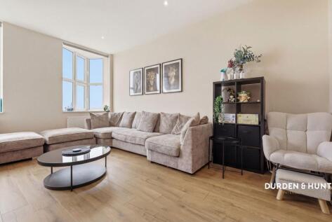 High Road, Chadwell Heath, RM6