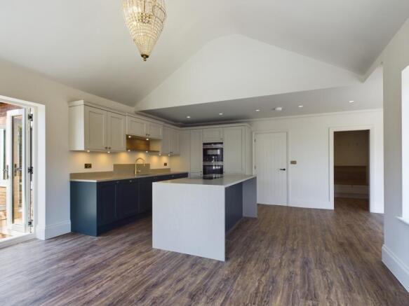 CAM02136G0-PR0041-STILL007