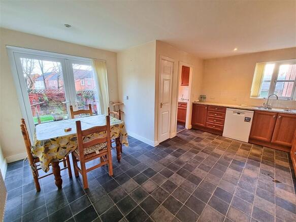 33, St Botolphs Green, Leominster, Herefordshire, HR6 8ER photo 4