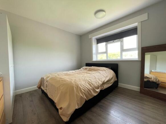 3 bed Flat to rent Image 5