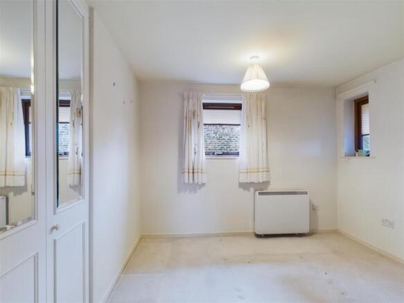 2 bed Flat for sale Image 8