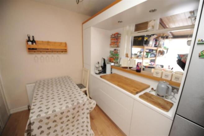 3 bed Semi-Detached for sale Image 4