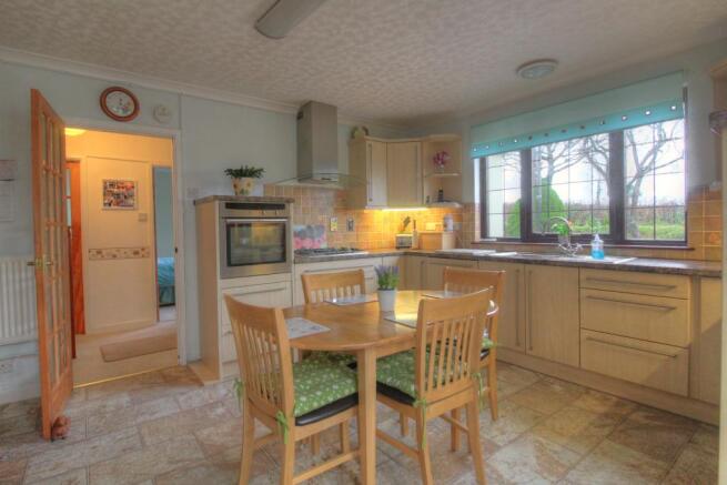 5 - Kitchen alt