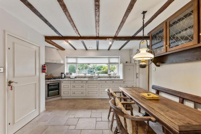 KITCHEN 02.jpg