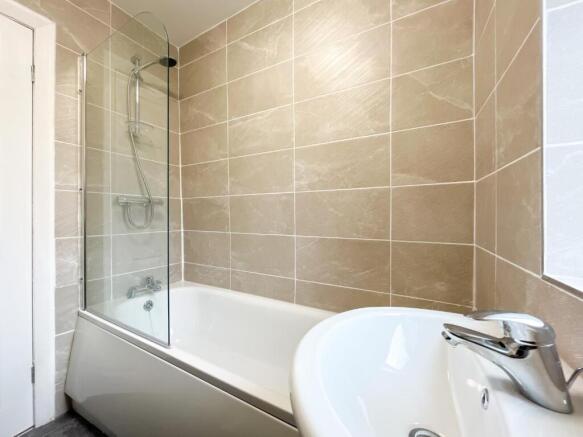 2 bed Semi-Detached to rent Image 7