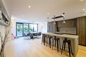49, Quickswood, London NW3 3SA
