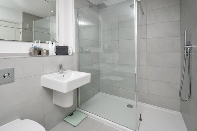 Ensuite to Bed One