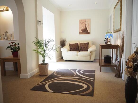 Inviting Entrance/ Reception Hall 689