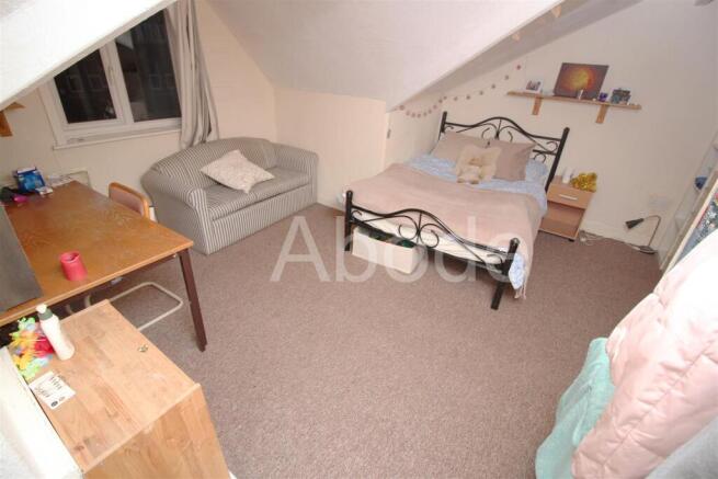 5 bed House to rent Image 12