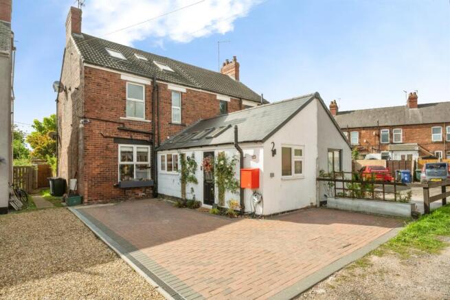 4 bed Semi-Detached for sale in austerfield