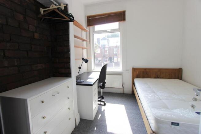 4 bed Terraced to rent Image 7