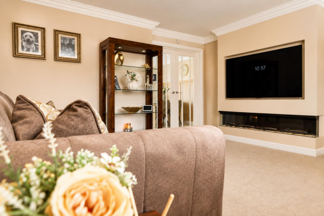 4 bed Detached for sale Image 9