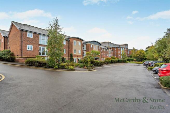 2-bed flat on Malpas Court, Northallerton, £125,000