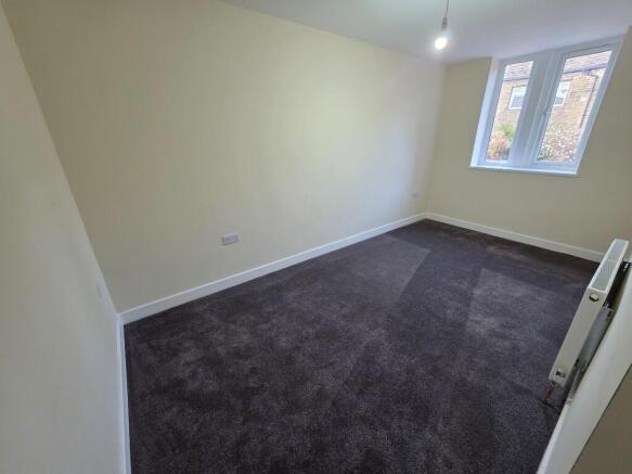 4 bed Semi-Detached to rent Image 7