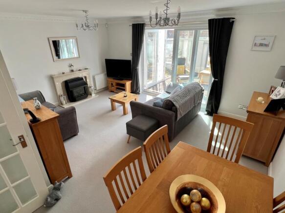 Sitting/dining room