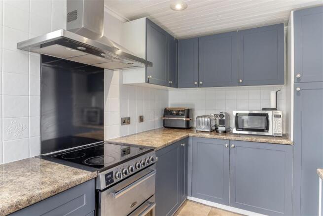 5 bed Detached for sale Image 10