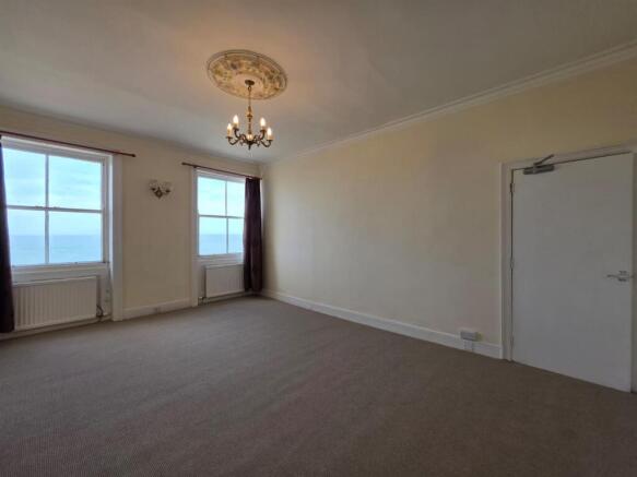 2 bed Apartment to rent Image 4