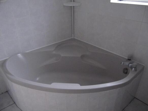 Corner bath