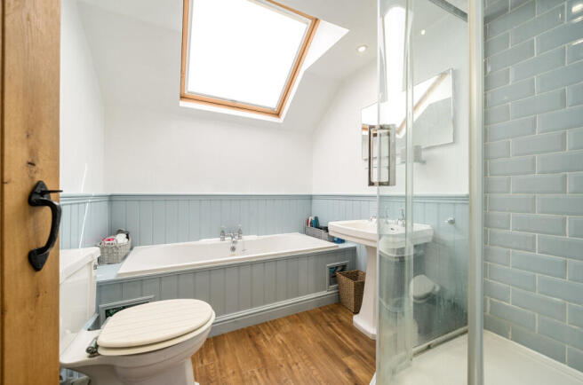 4 bed Detached for sale Image 11