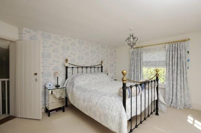 Bed1.jpg