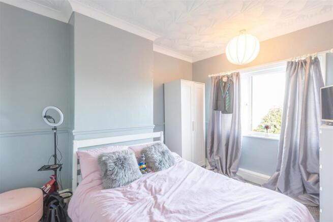 Bedroom 1 (2).jpg