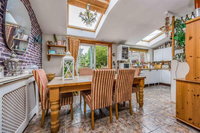 59 Woodfield Avenue, Drayton-Small-PorticoMarketin