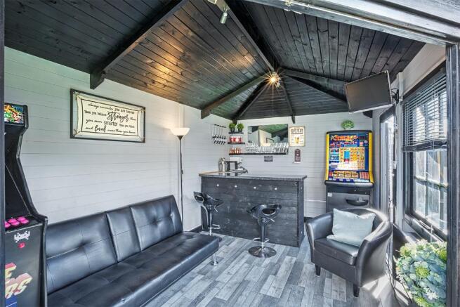 Garden "pub"