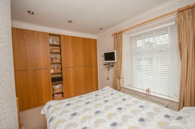 Bedroom 1.jpg