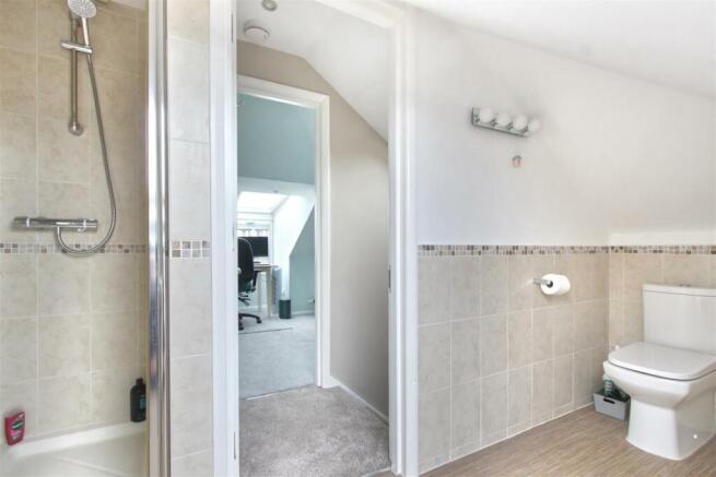 en-suite 2.jpg