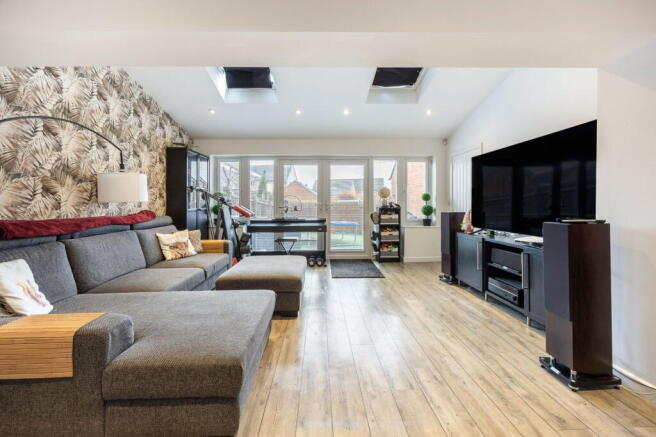Vale Road, Bishops Cleeve, Cheltenham, GL52 photo 2