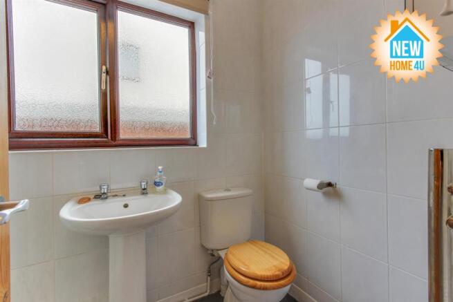 FAMILY BATHROOM: