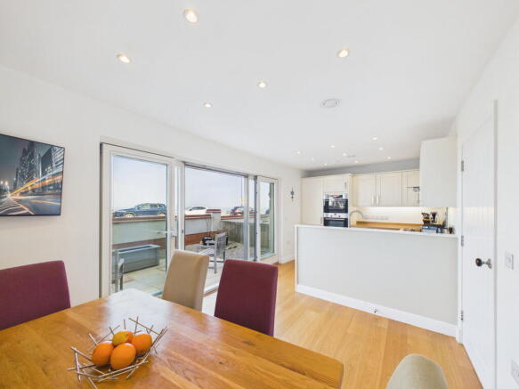 3 bed Town House for sale Image 11