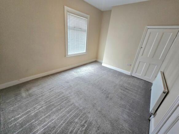 2 bed Terraced to rent Image 7