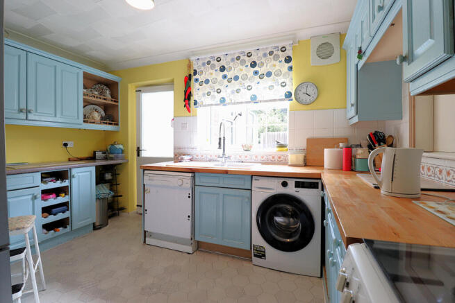4 bed Detached for sale Image 4
