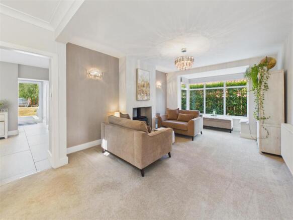5 bed Detached for sale Image 7