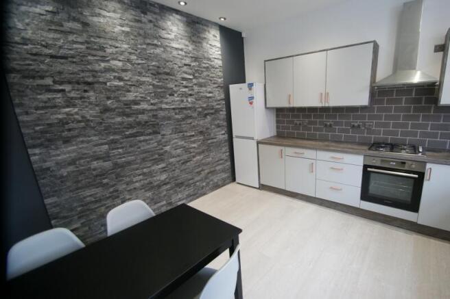 4 bed Terraced to rent Image 8