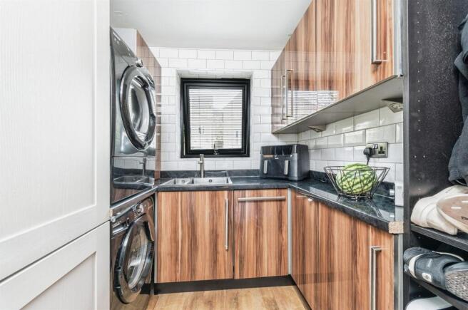 3 bed Town House for sale Image 12